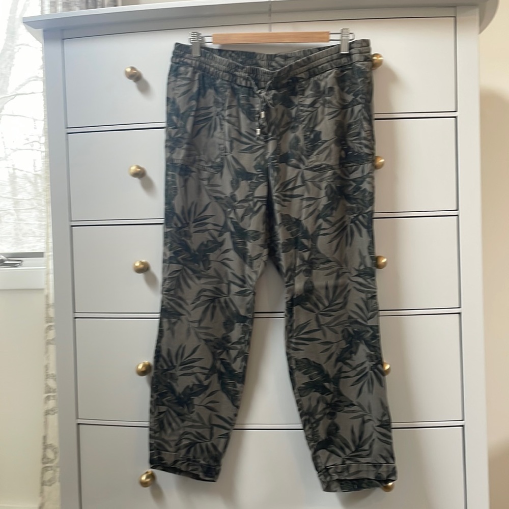 Old Navy Drawstring Floral Camo Pants size M